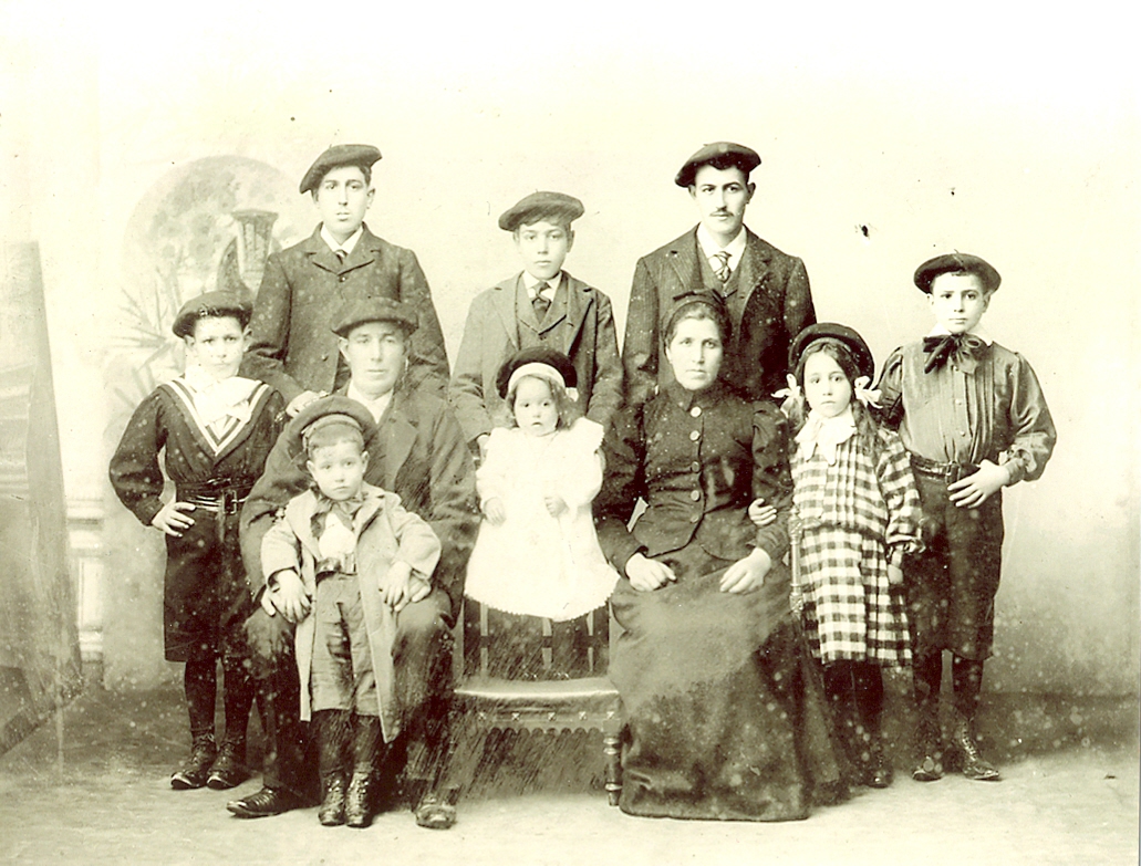 La familia Arana Mor hacia 1903
