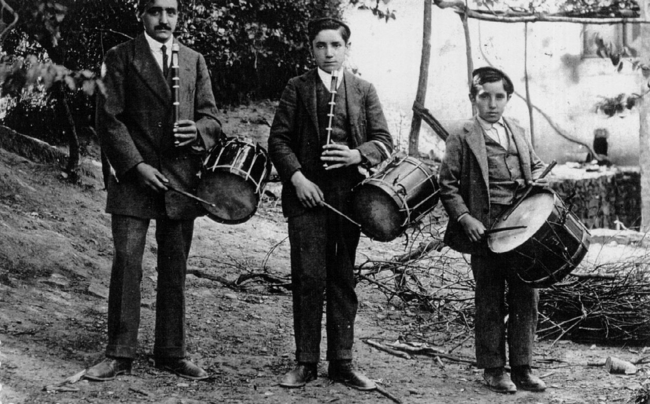 Los jvenes Landaluce en Ordua: Manolo, Joaqun y Jaime